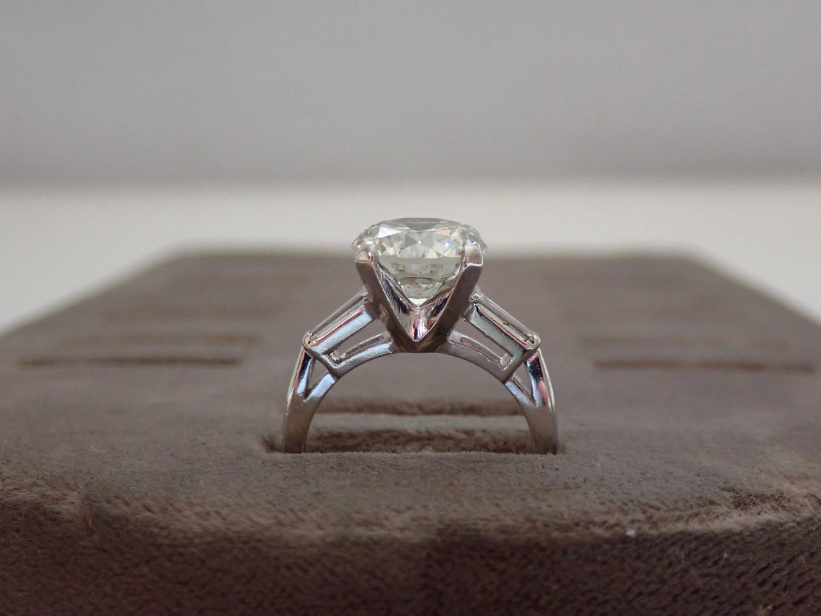 Platinum 3.33 Carat Diamond Ring - 3
