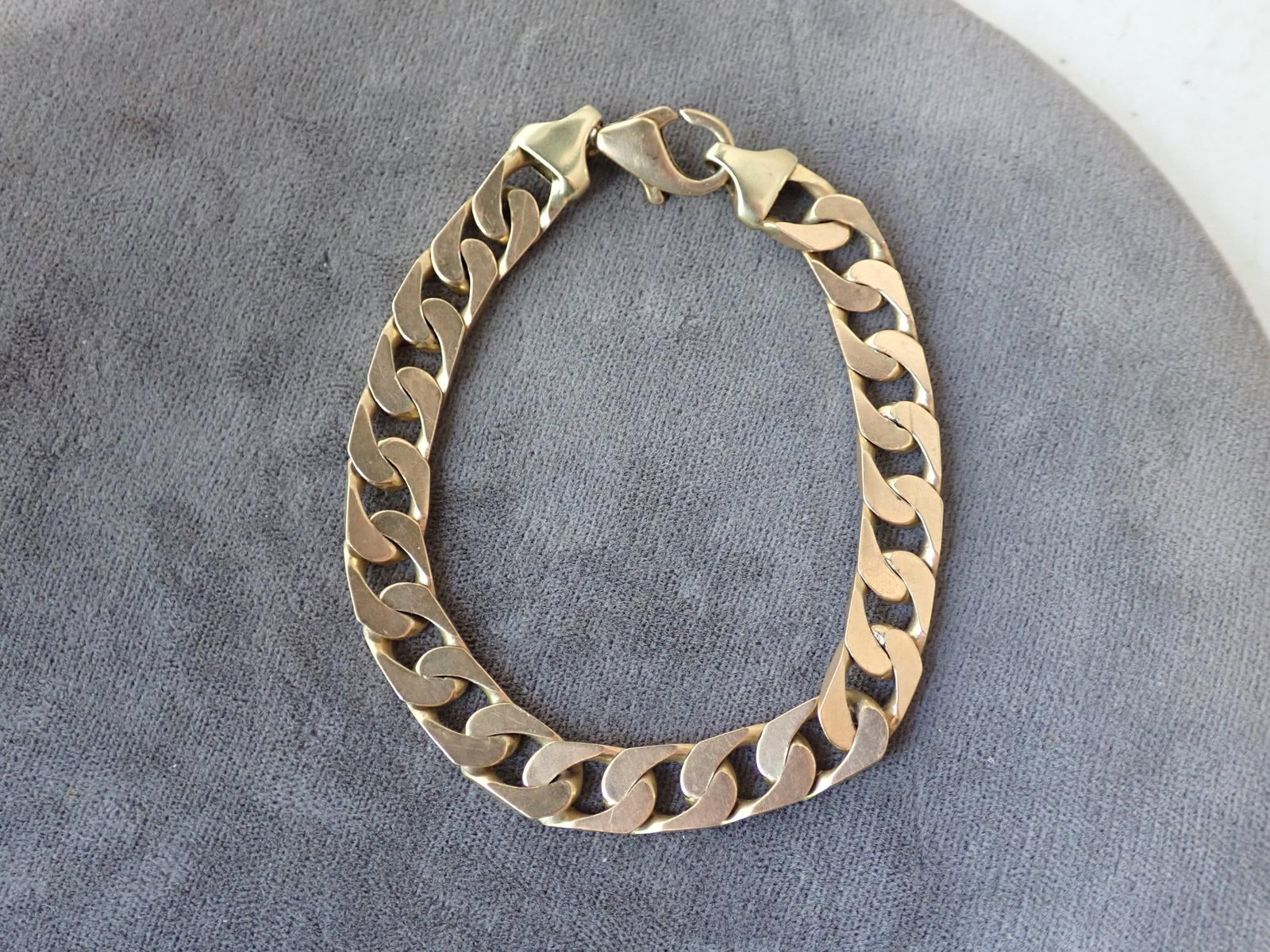 14k Gold Italy 8 1/4" Bracelet: 29.9 Grams