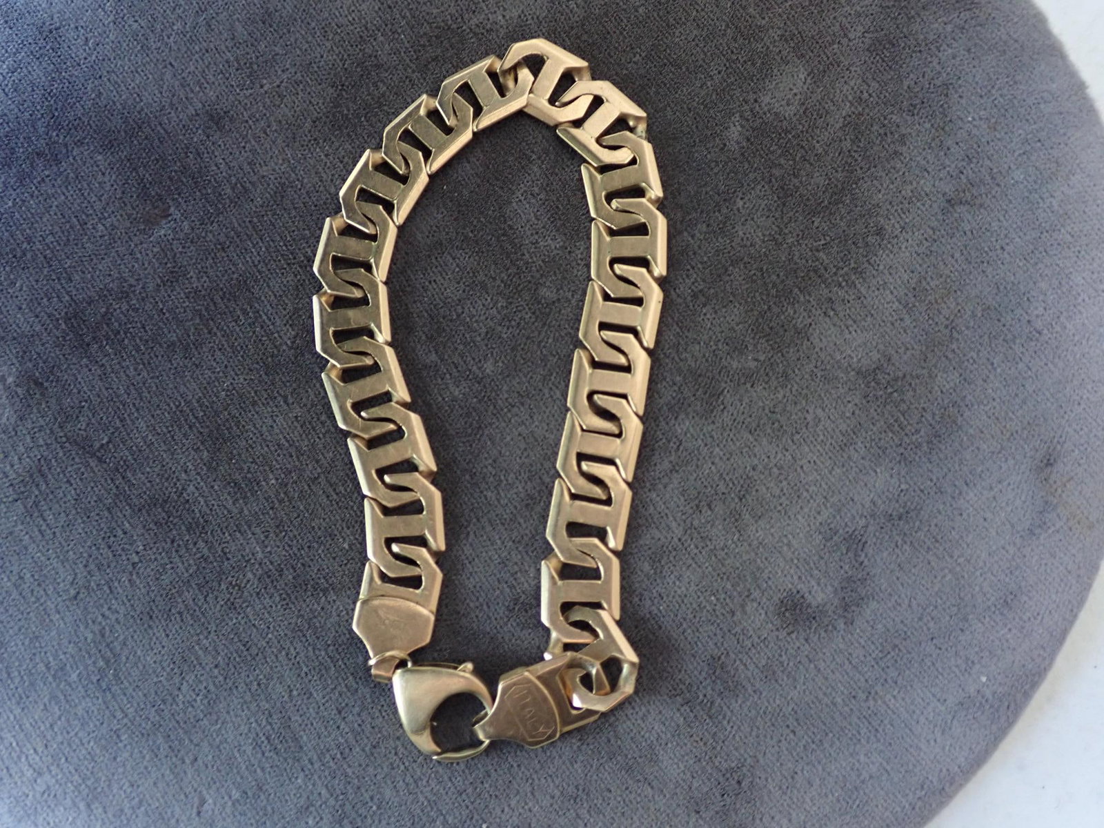 14K Gold Italian 8 1/2" Bracelet: 26 Grams