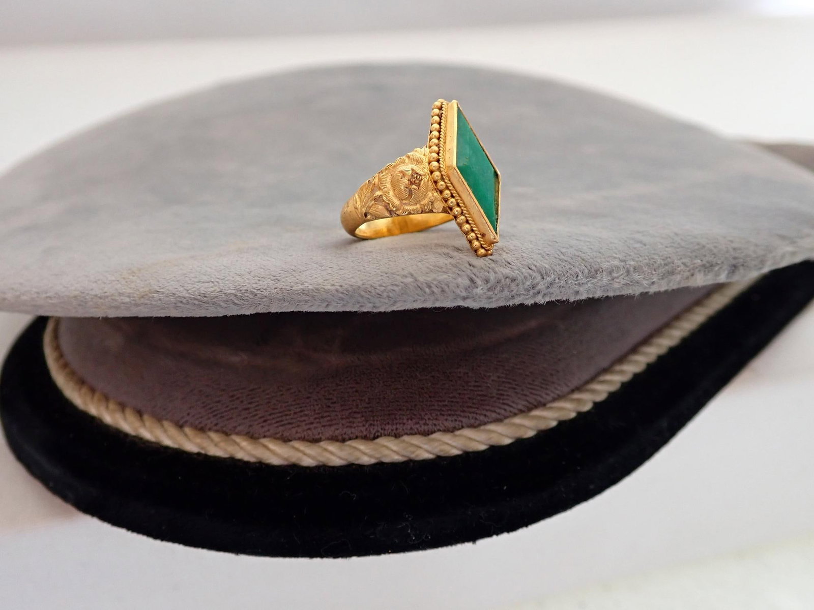 24K Gold Ring with emerald stone - 3