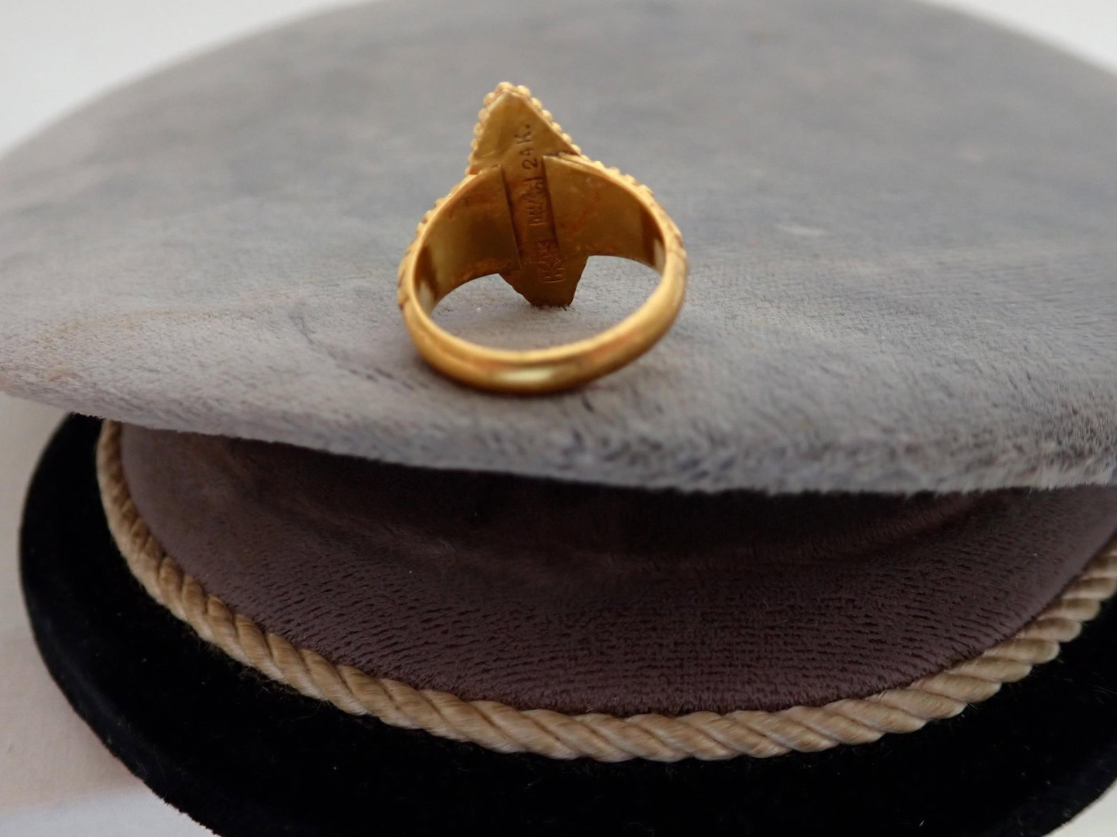 24K Gold Ring with emerald stone - 4