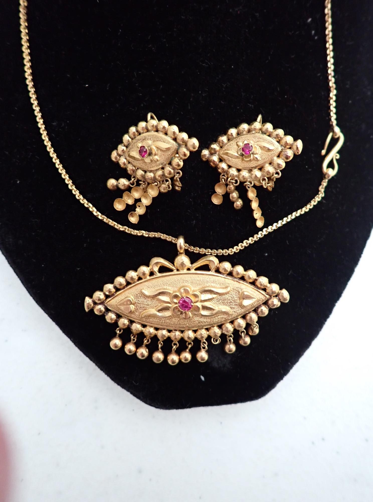 22K Gold with Rubies Necklace and earrings: 18.3 Grams - Indian. Synthetic Rubies
