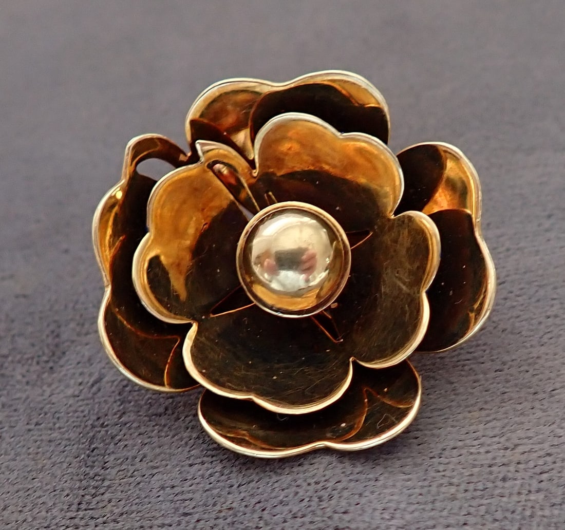 14K Gold Flower Brooch Pin: 11.9 Grams -Possibly Cartier - Marked 2199222