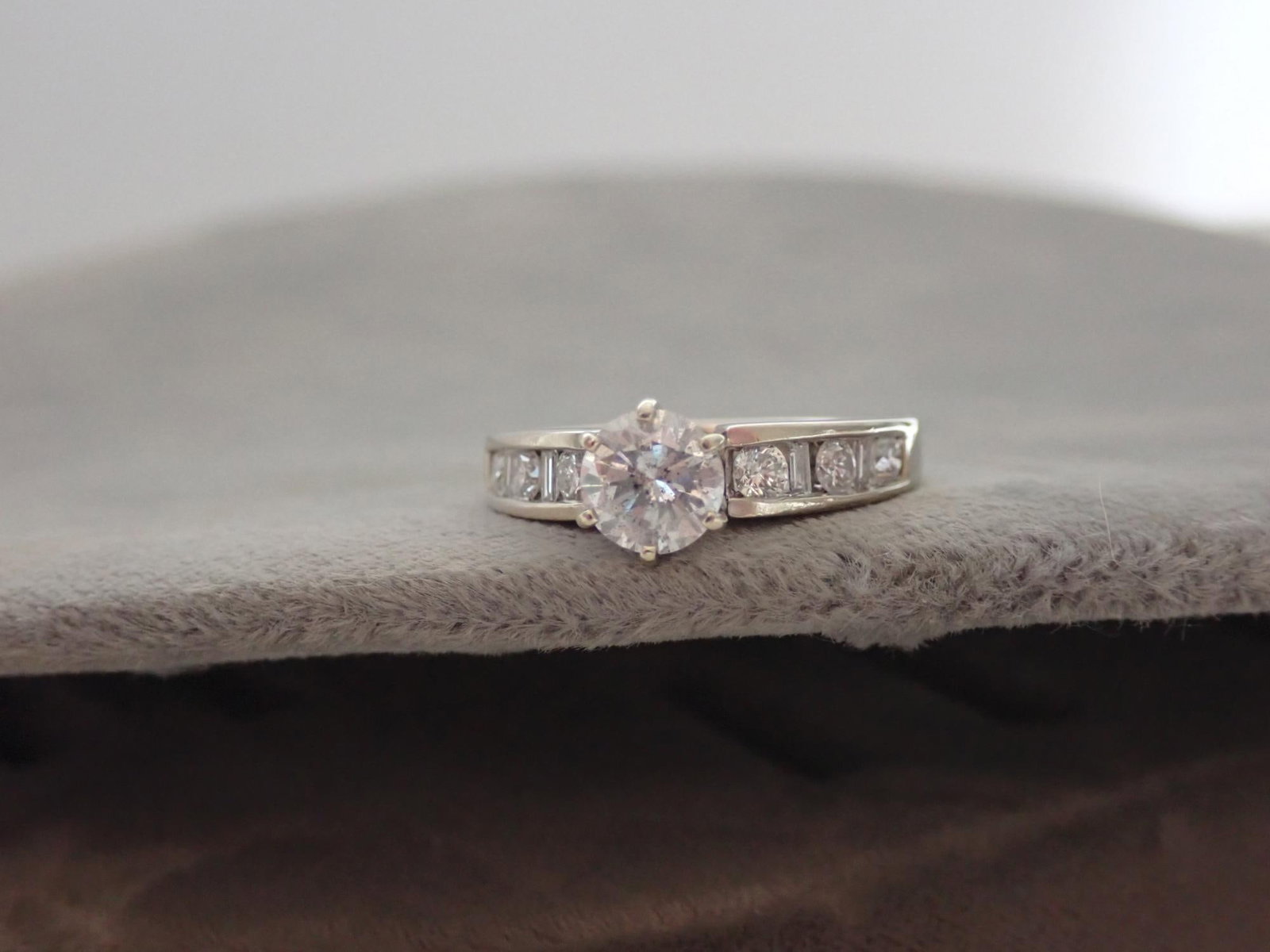 14K White Gold 7 Diamond Ring - 2