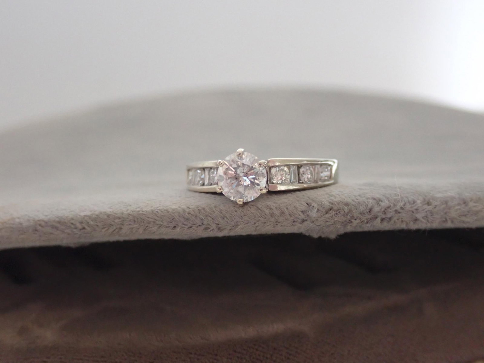 14K White Gold 7 Diamond Ring - 3