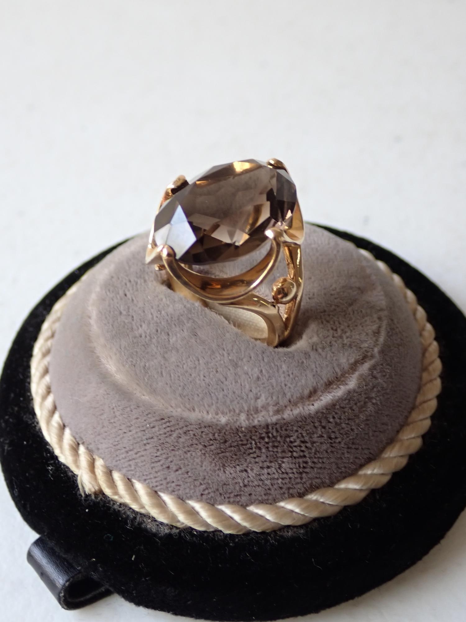 14K Smokey Quartz Cocktail Ring: 9.5 grams with stone - Size 5 3/4 . Appr. 1" wide stone