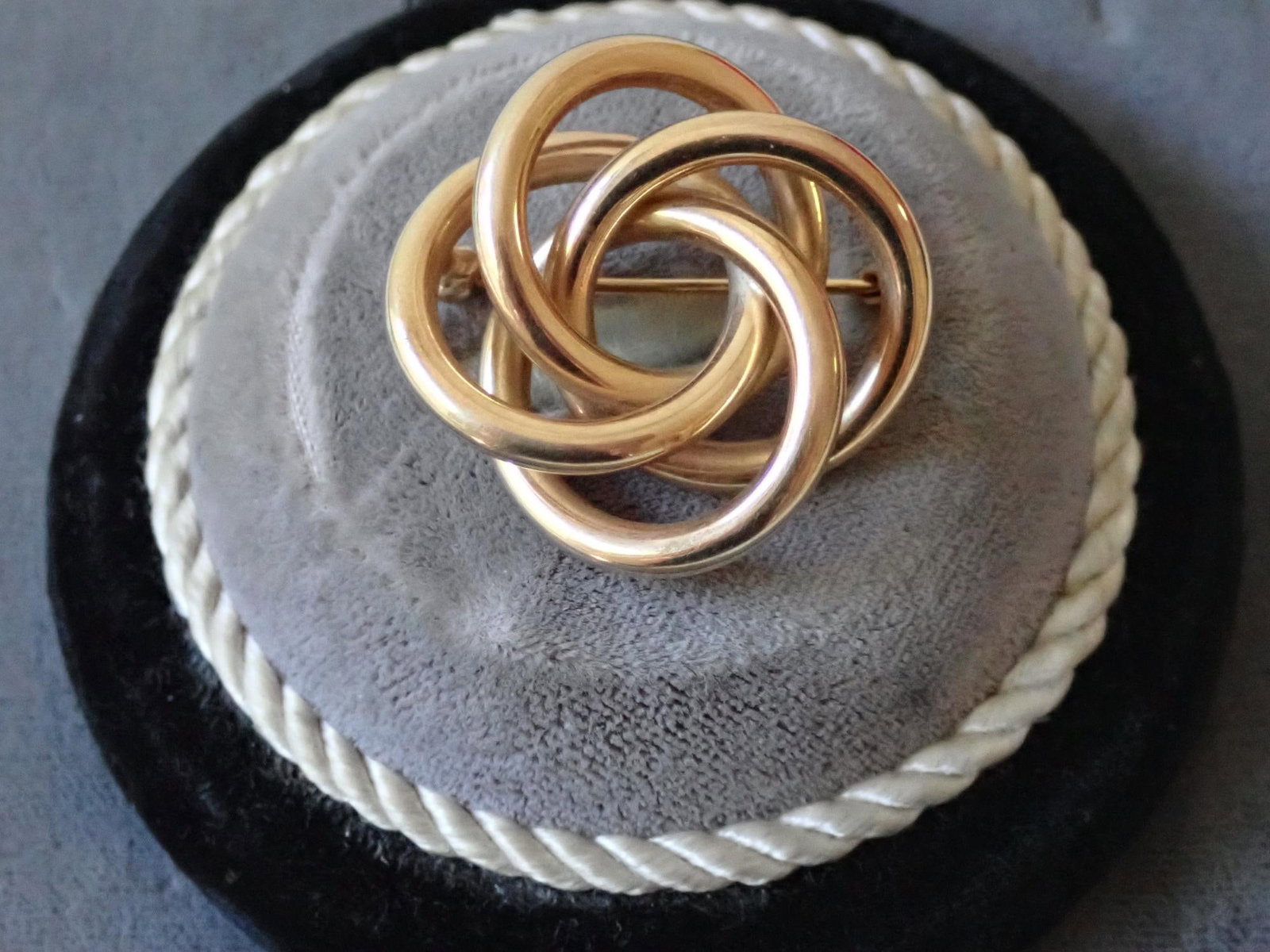 14K Pin: 8.3 Grams