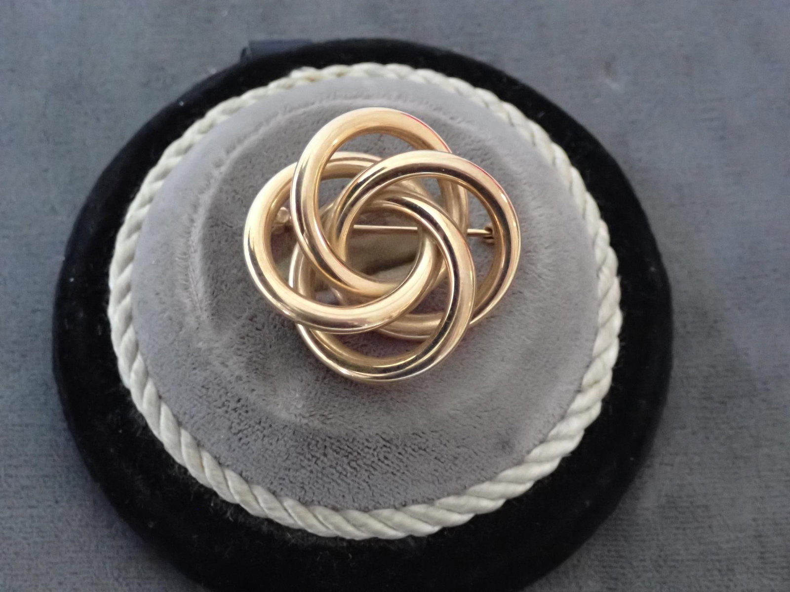 14K Pin - 2