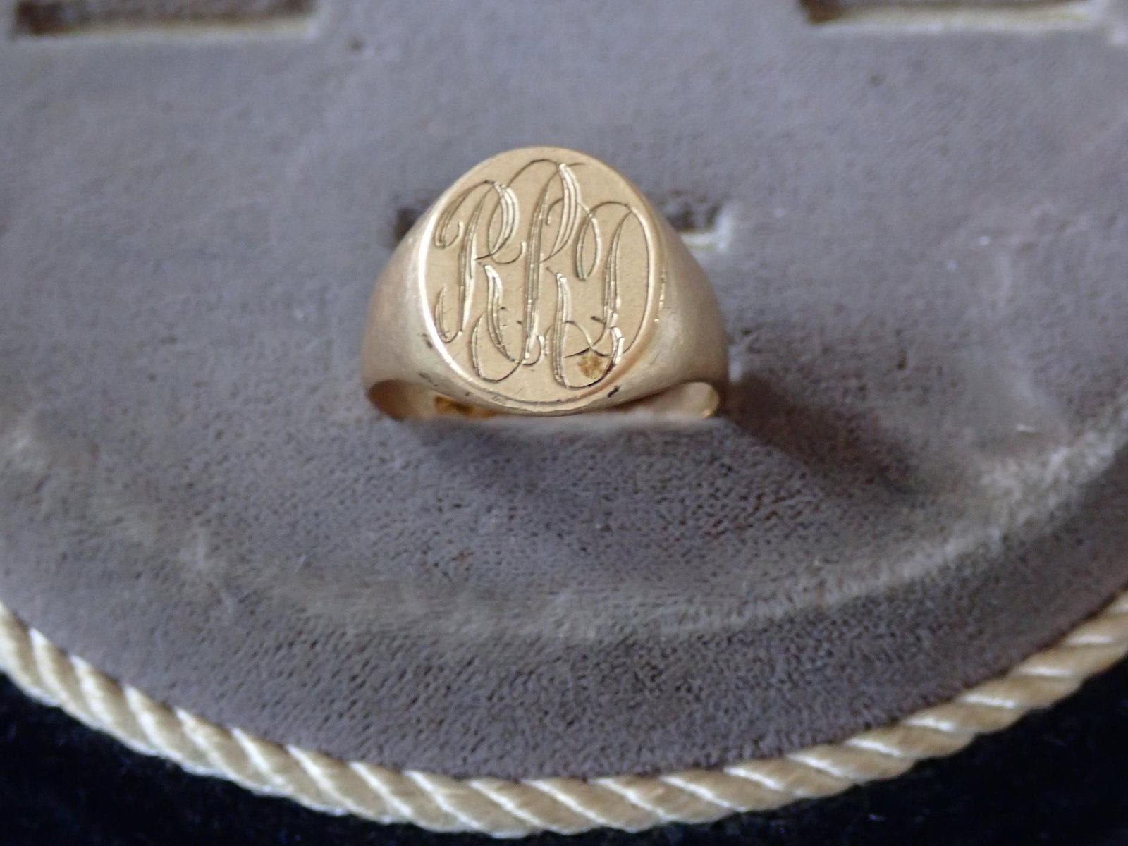 10K Gold Initial Ring Signet: Size 10 - Ring is Bent - 7.5 grams