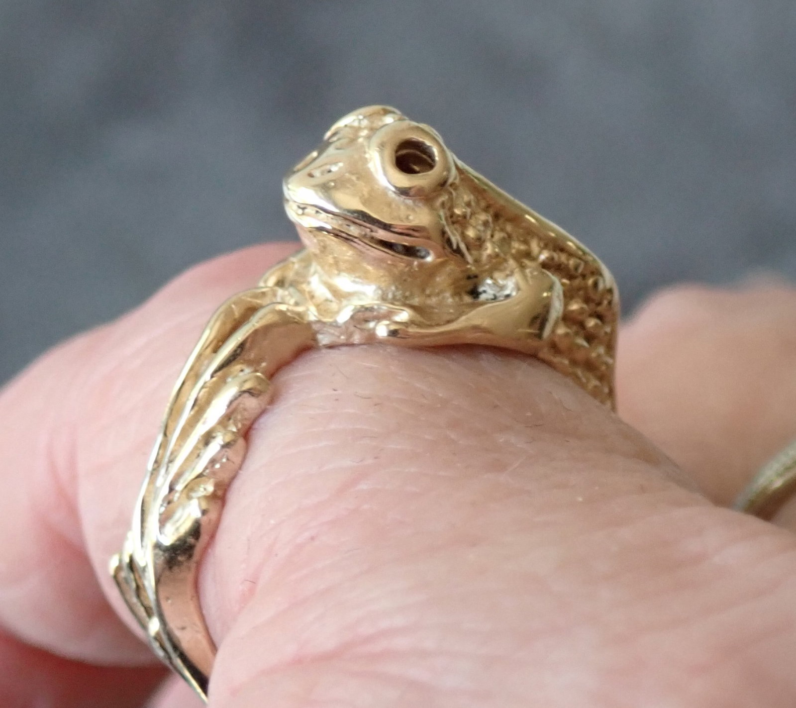 14K Gold Frog Ring: Size 6 - 7.5 grams