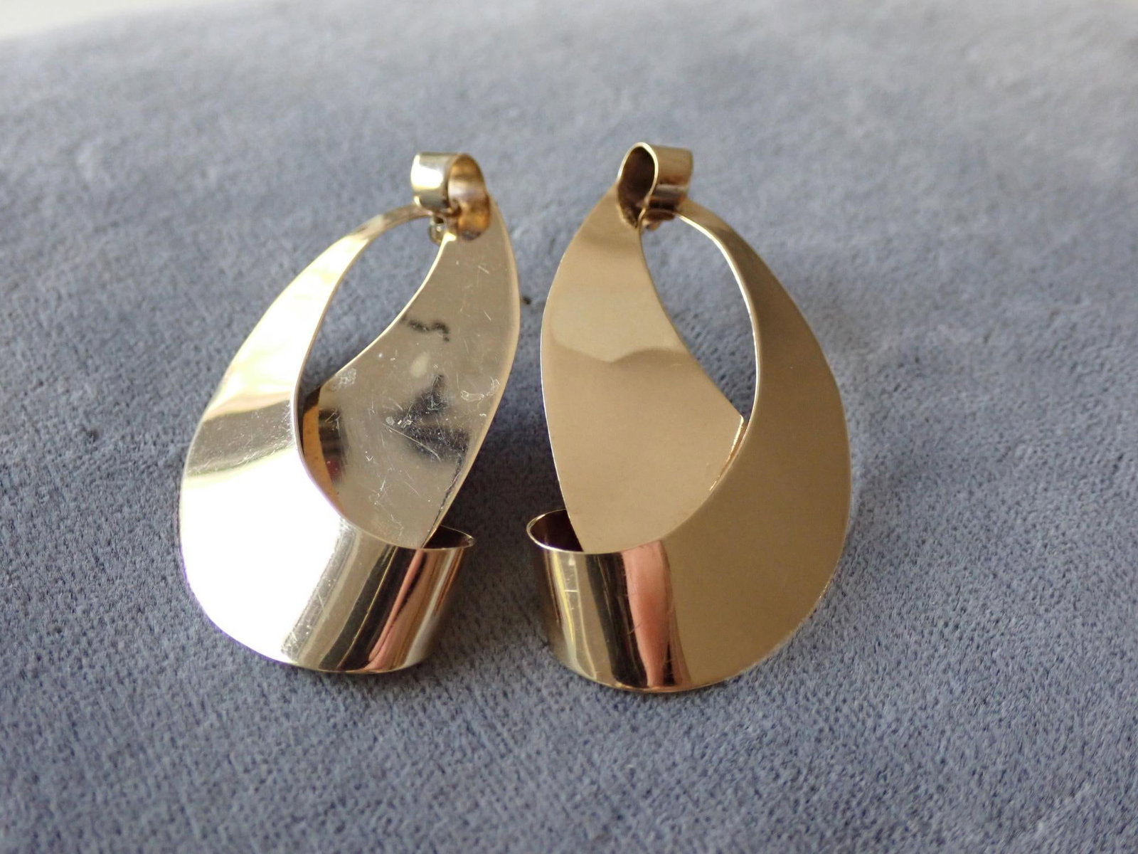 14K Gold Earrings Signed TTO: Appr. 1 3/4" Long x 1" wide. Signed 14K TTO - 6.9 grams