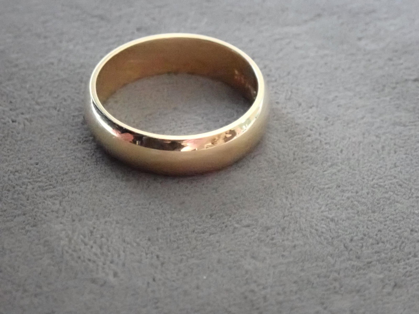 14K Gold Band - Dason: Size 9 1/2 - 6.9 grams