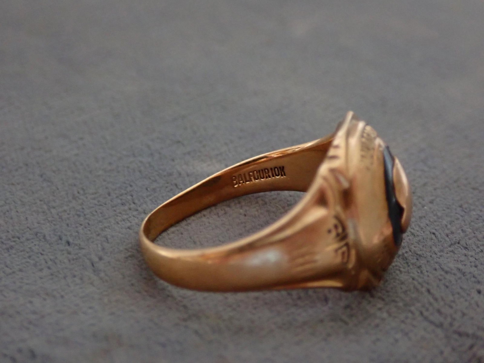 Balfour 10K Ring with Onyx Stone. - 5