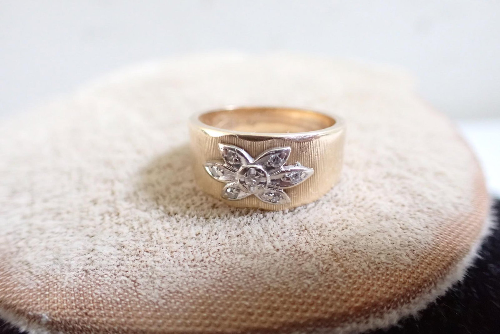 14K & Diamond Ring - 5