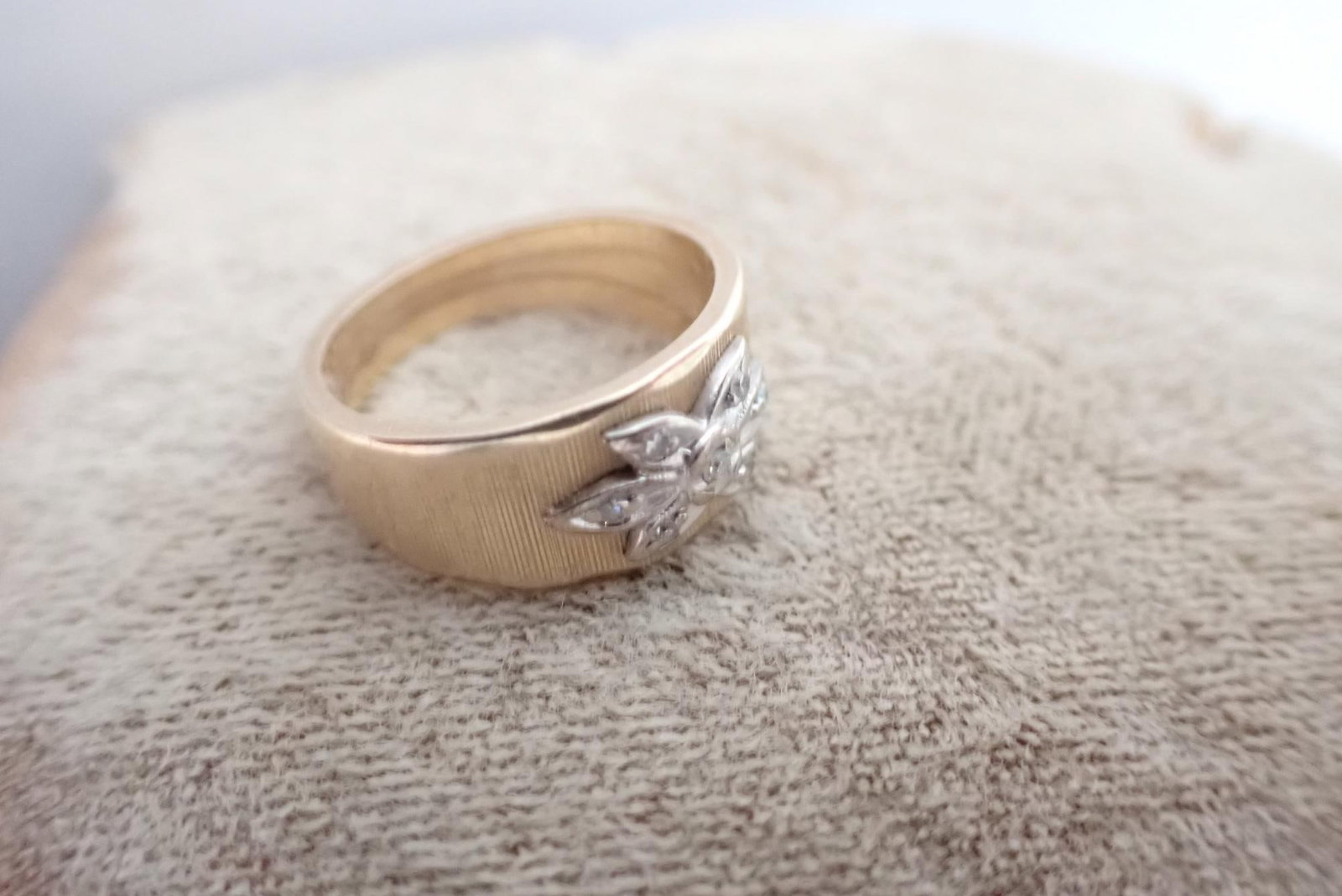 14K & Diamond Ring - 9