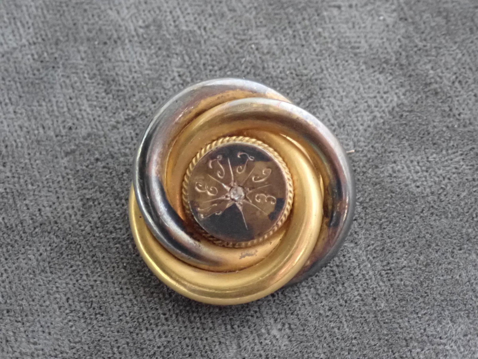 Marked 14K & Diamond Pin: Diamond is cracked - 6.4 grams