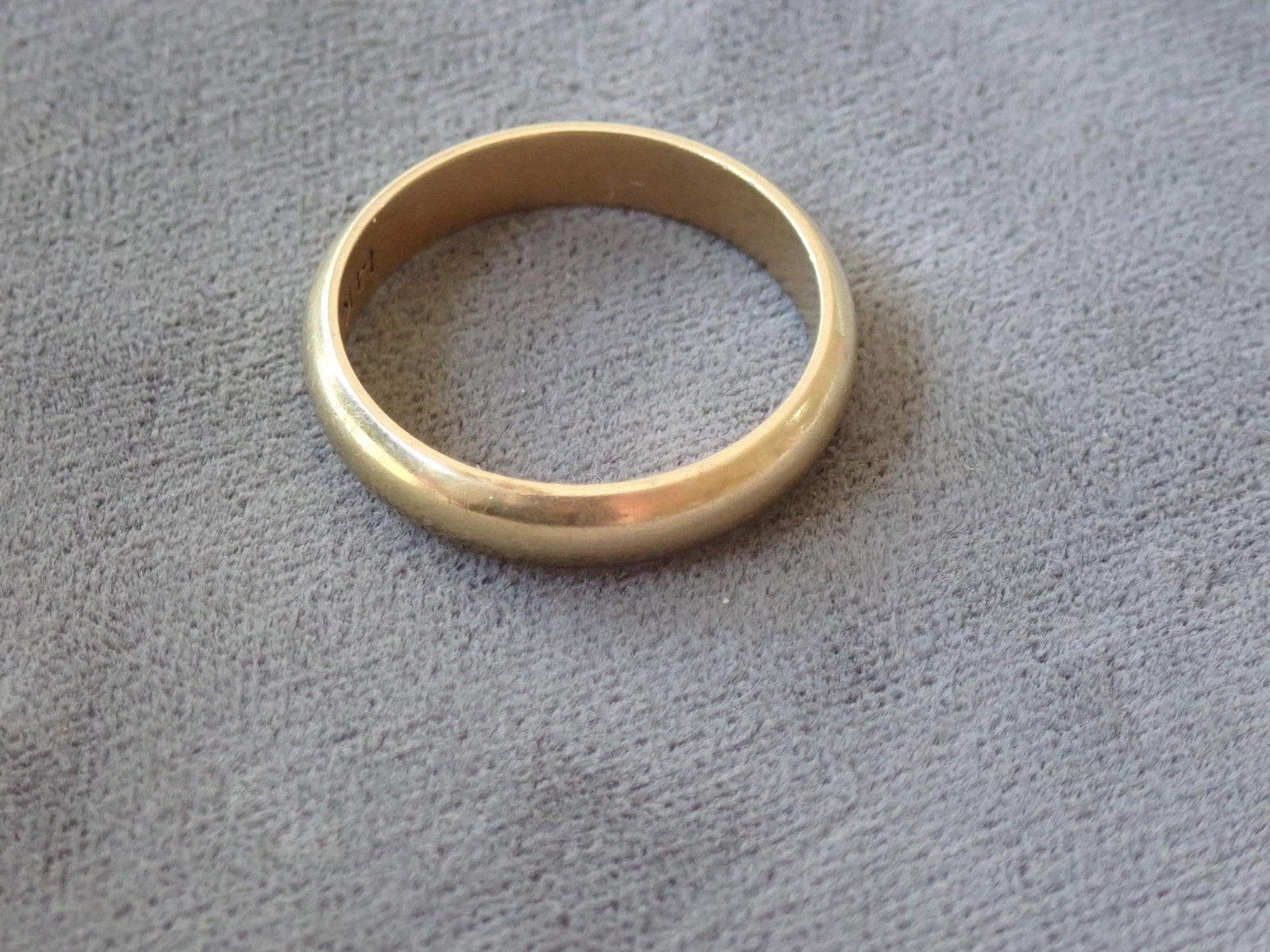14K Gold Band: Size 10 3/4 - 6.1 grams