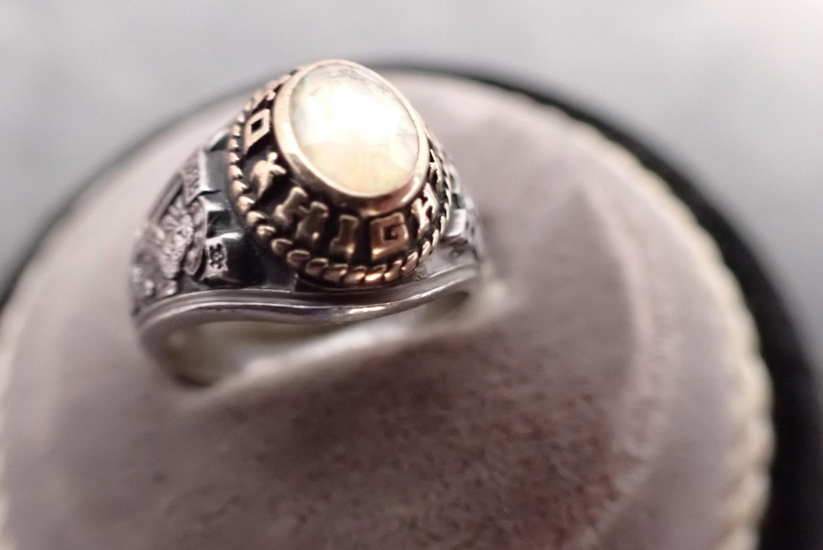 14K Jostens LTM Oxford High Class Ring: Engraved inside "Kevin Peterson" - 6.0 grams