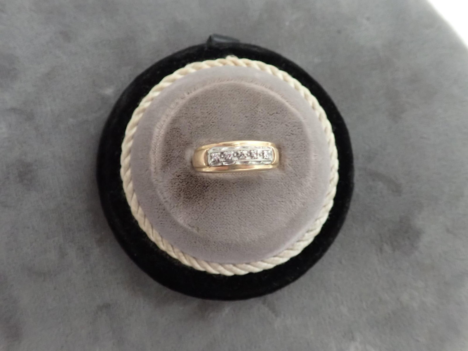 14K Yellow Gold with Single Cut Diamond Ring: 3.3 Grams