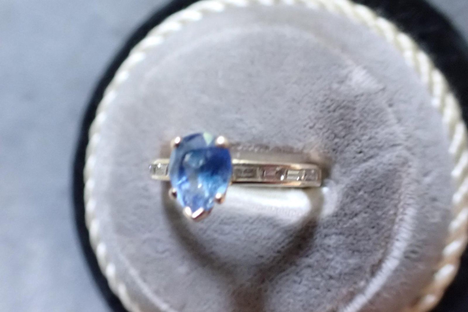 14 Gold Ring with Pear Shaped Sapphire & Diamond: Baguettes - 3.2 Grams