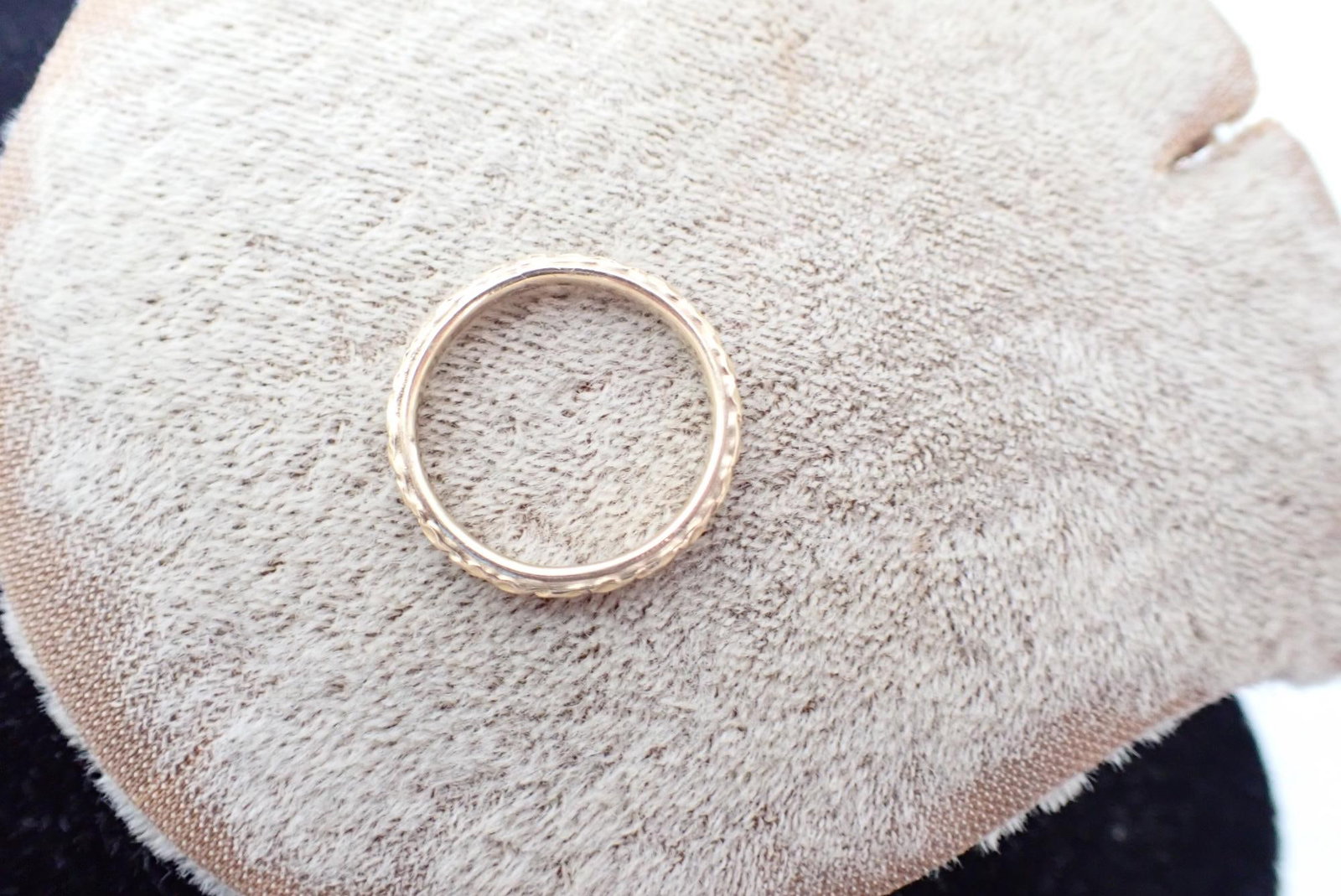 18K Ring Ornate Design - 2