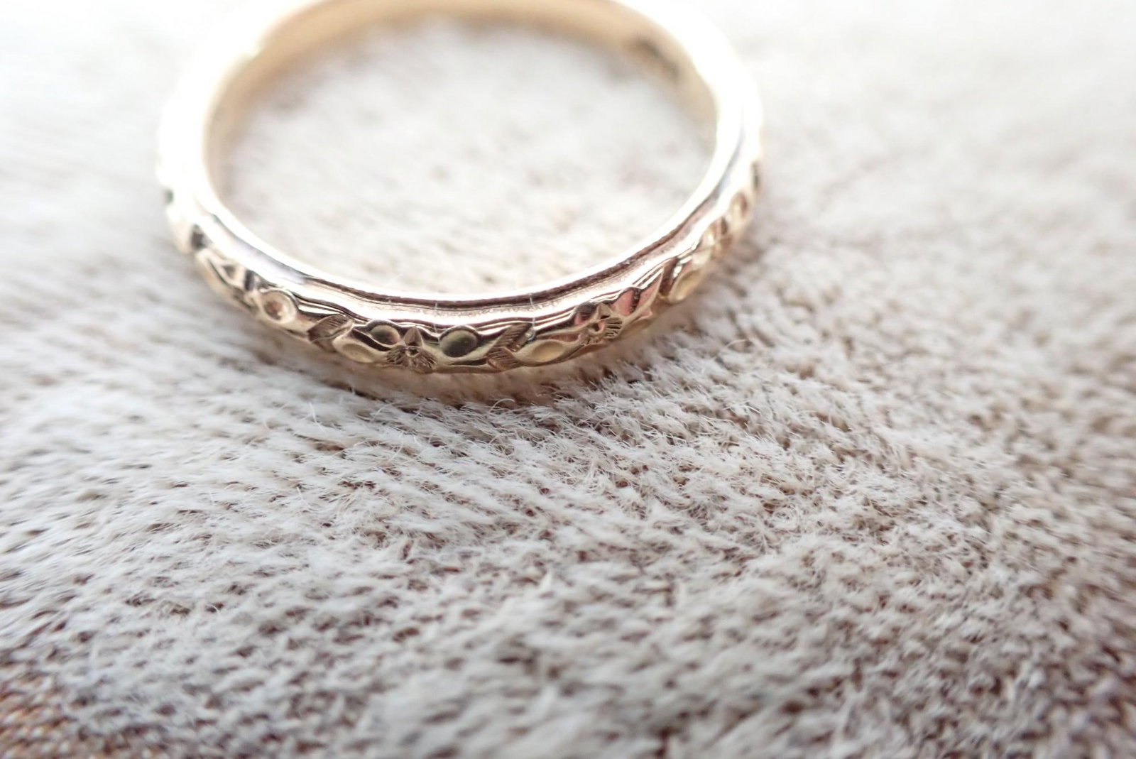 18K Ring Ornate Design - 3