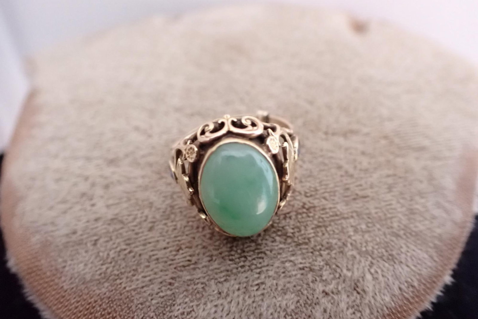 14K Oval Jadeite with 2 Oval Sapphires Ring - 2