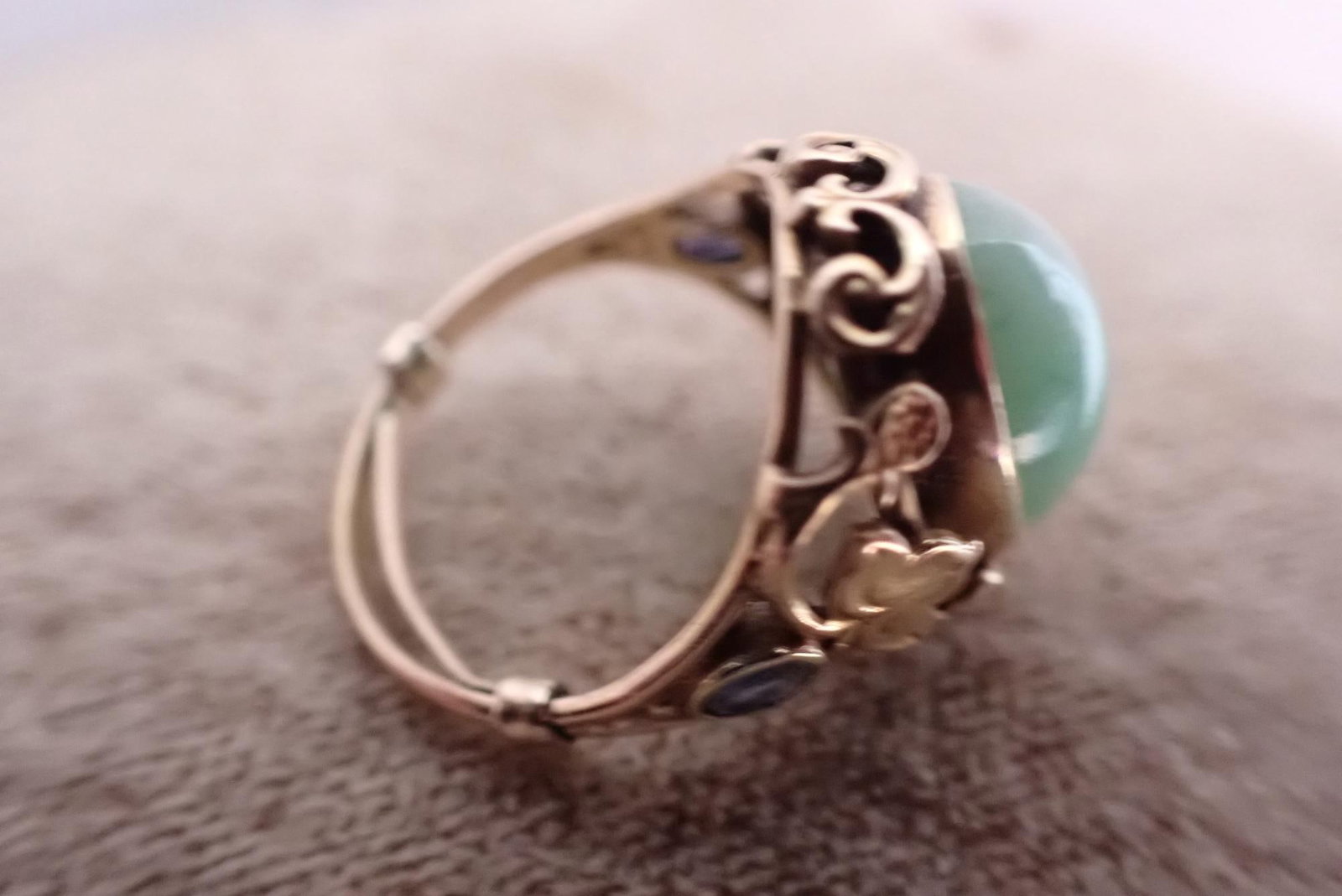 14K Oval Jadeite with 2 Oval Sapphires Ring - 4