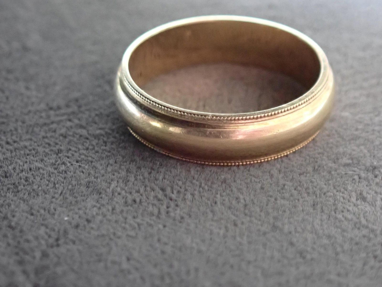 14K Gold Band: Size 7 1/2 - 4.4 Grams