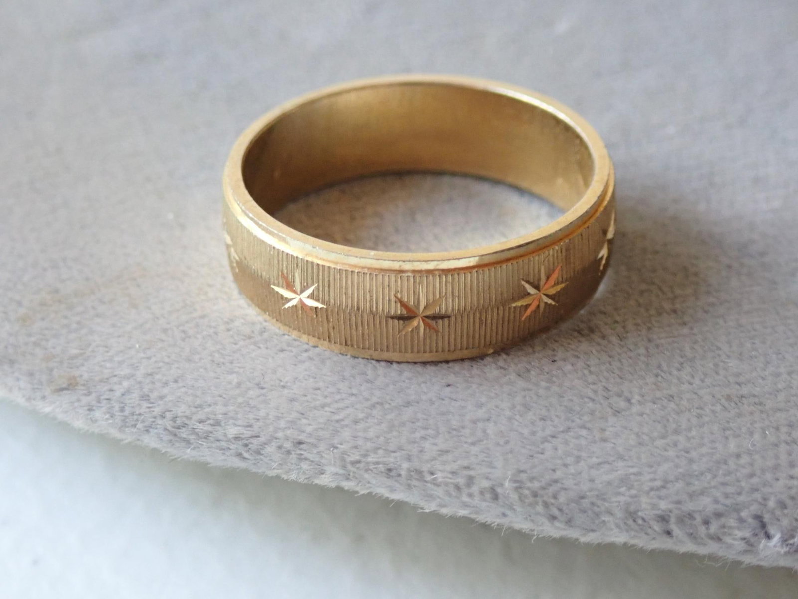 14K Gold Ring: 4.2 Grams