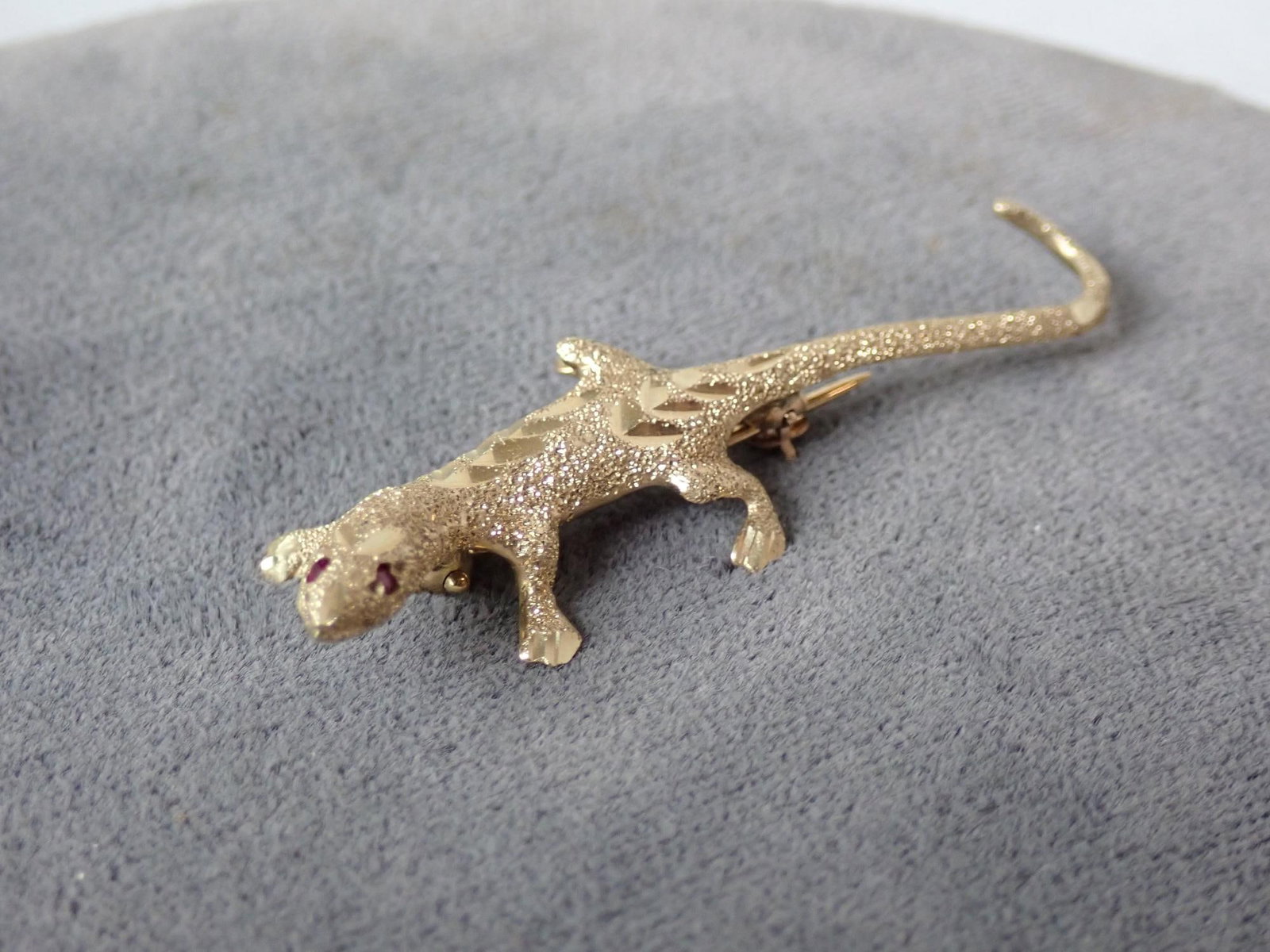 14K Gold and Ruby Eyes Lizard Pin - 2