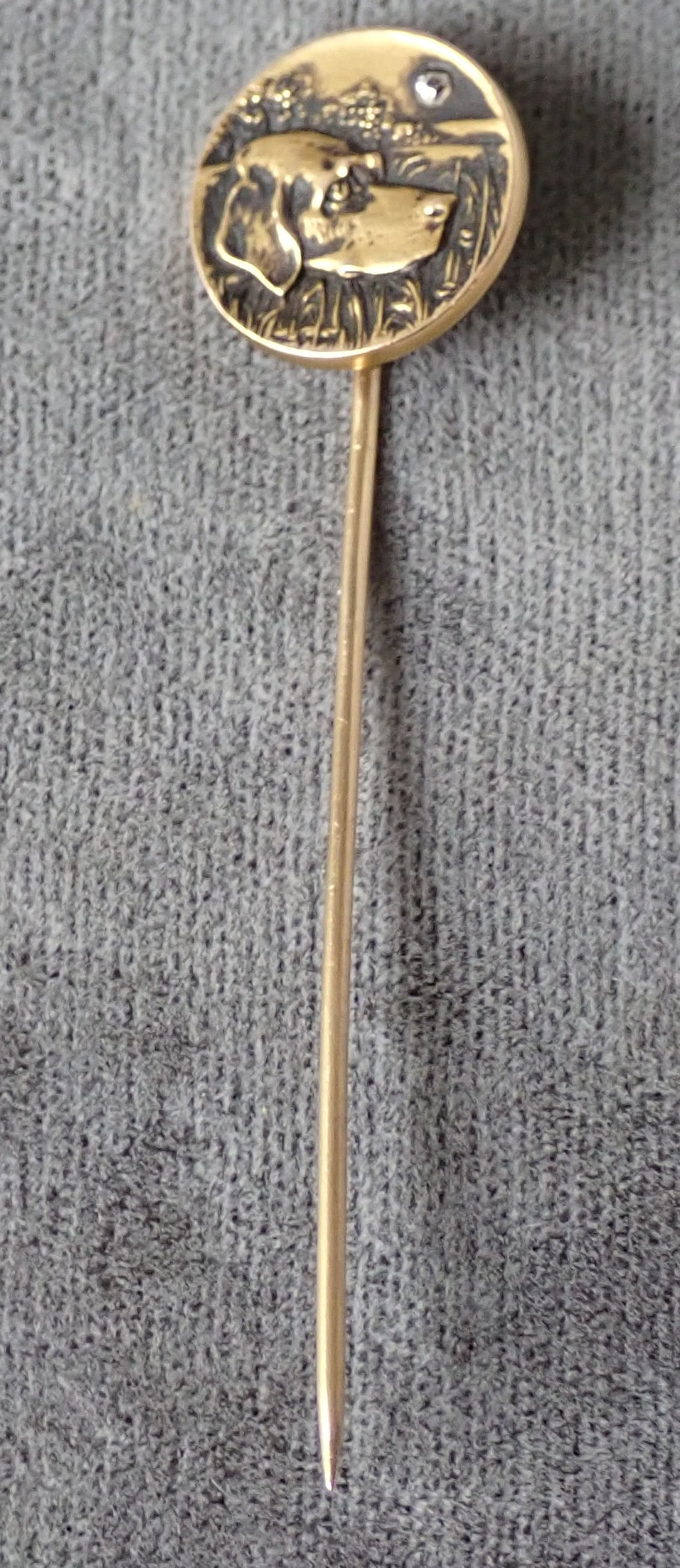14K Hunting Dog Stick Pin with Diamond: 3.2 Grams