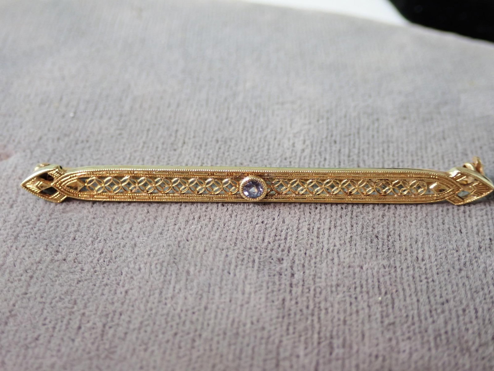14K Bar Pin with Aquamarine Stone: 2.7 Grams