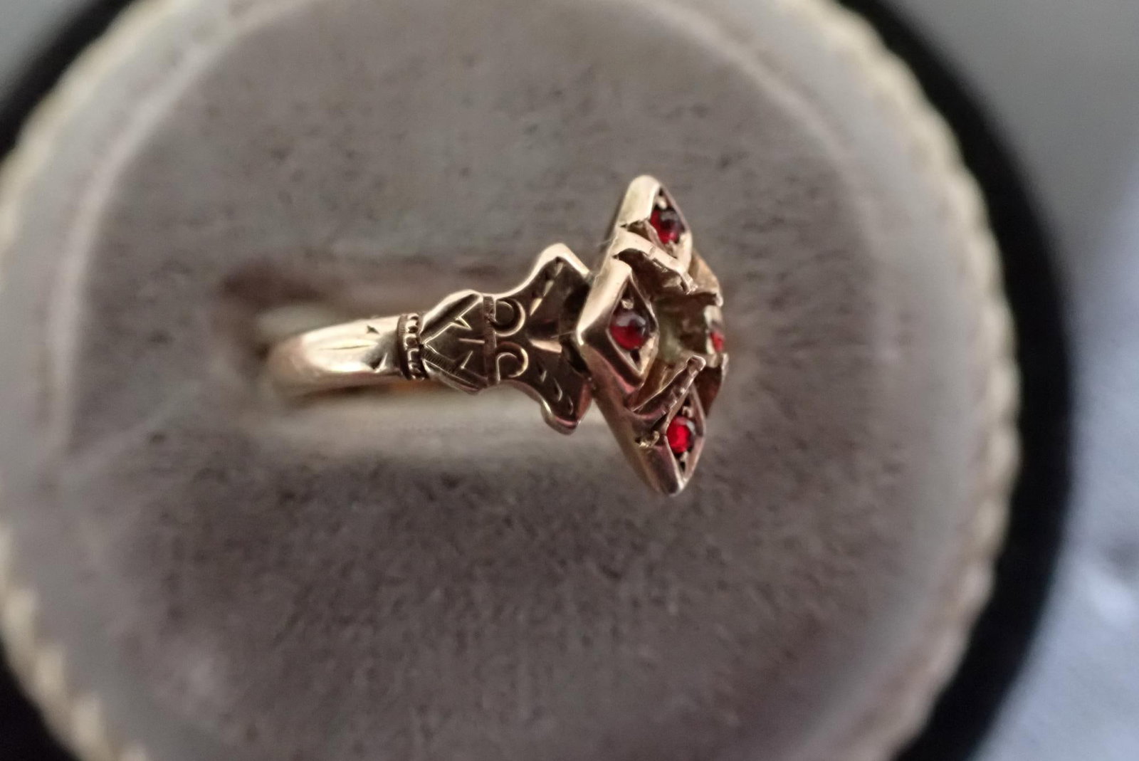 10K Gold and Garnet Ring - 3