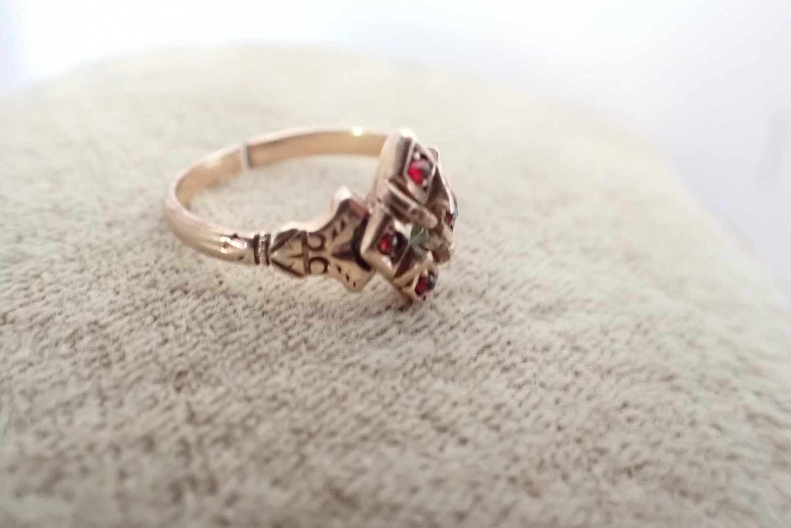 10K Gold and Garnet Ring - 4