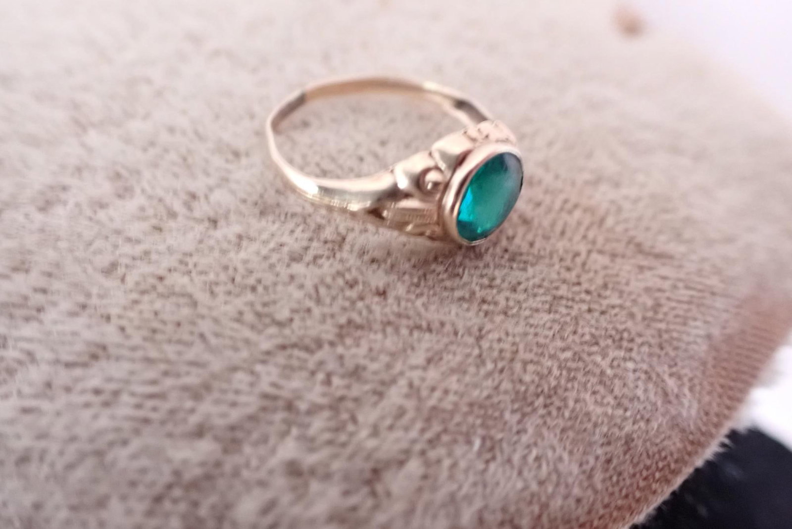 10K Ring with Synthetic Emerald - 4