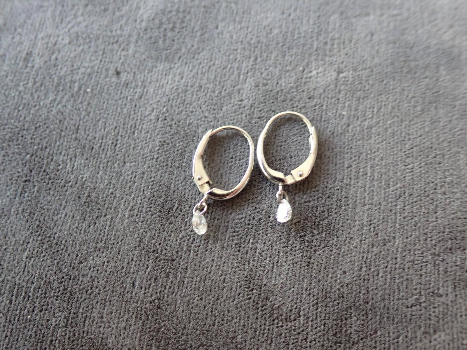 14K N & H White Gold Earrings with Diamonds: 0.8 Grams