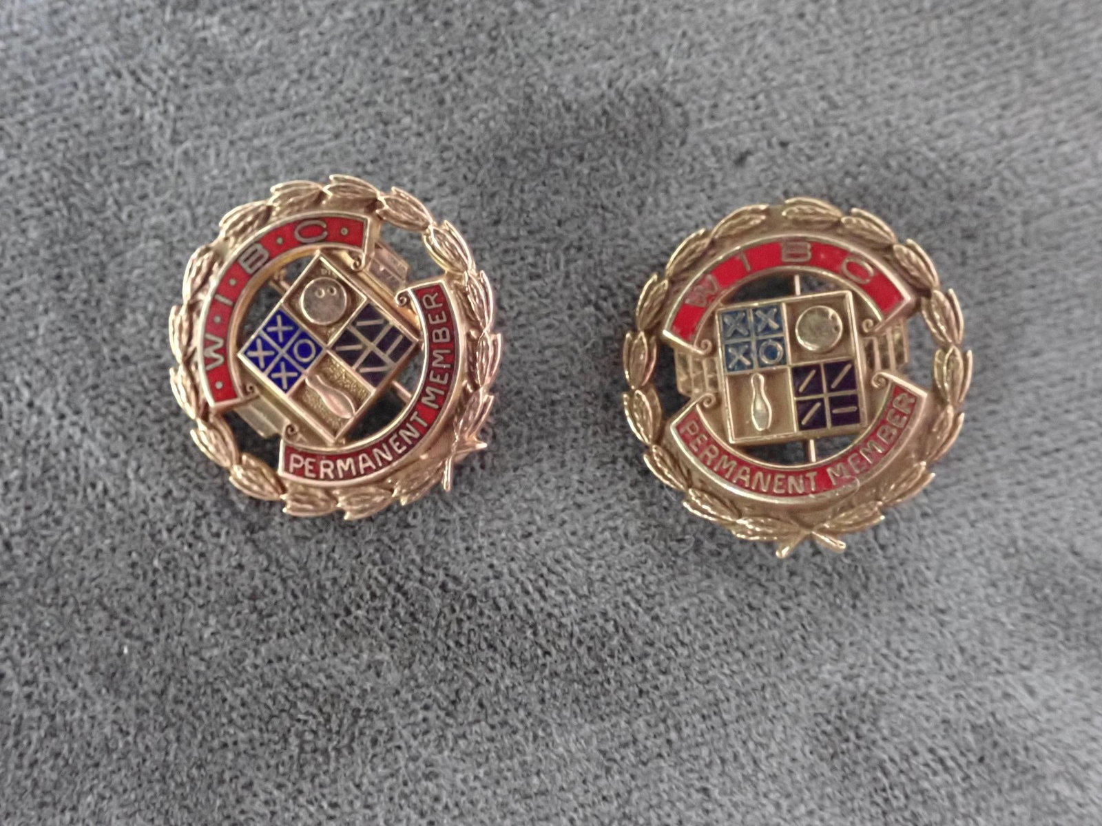 (2) 10K Gold Bowling Award pins: 9 Grams. One say WIBC Permanent Member on front and on back is numbered S. L .and 2093. The other says WIBC Permanent Member on front and on back is numbered L.G. and 829.