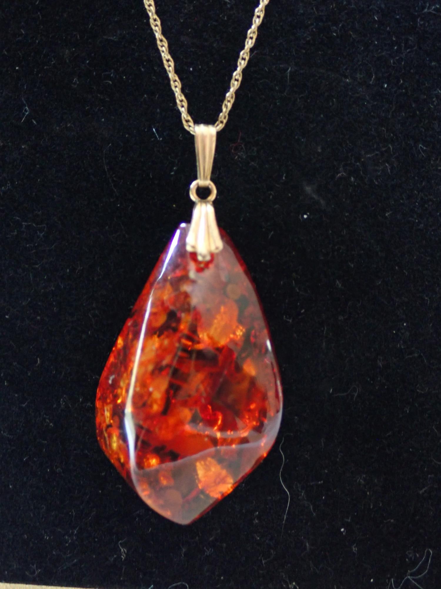 120 12K Gold Filled Chain with Amber Pendant: 18" Chain 1 1/2" Pendant - 3.4