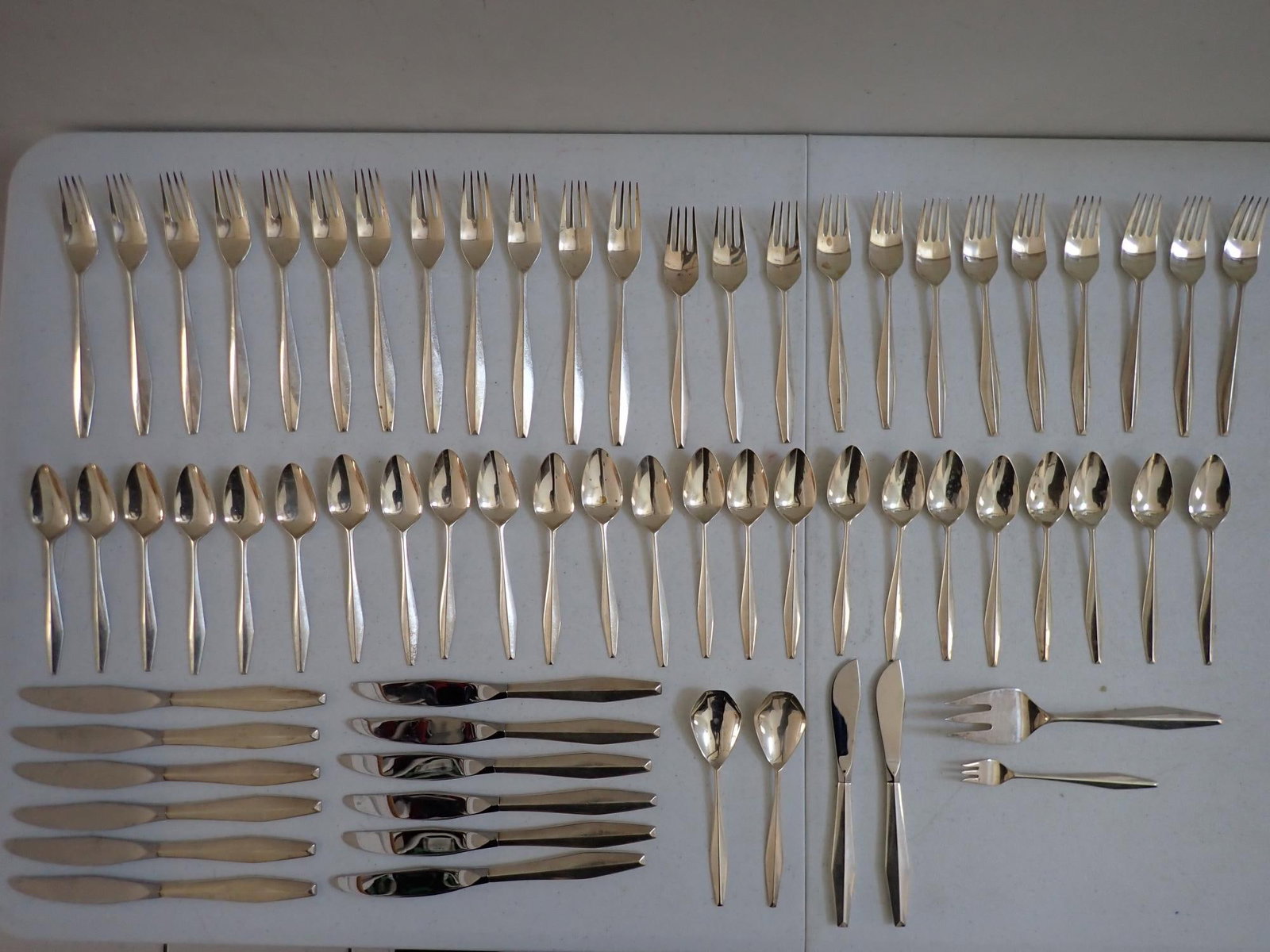 Reed & Barton Sterling Flatware Set: 66 Piece Diamond Mid Century - 75.7 troy ounces - Weighed without Knives