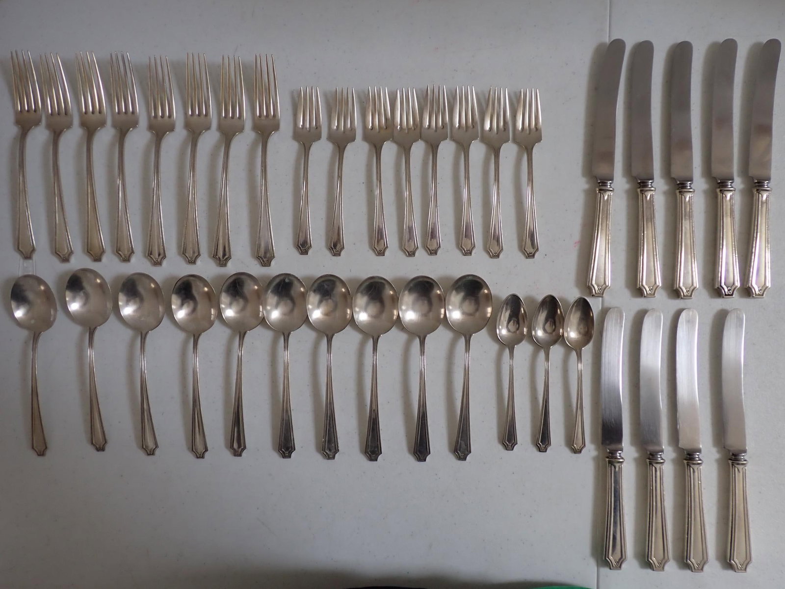 Sterling Silver Flatware Set: 40.3 troy ounces, Weighed without knives