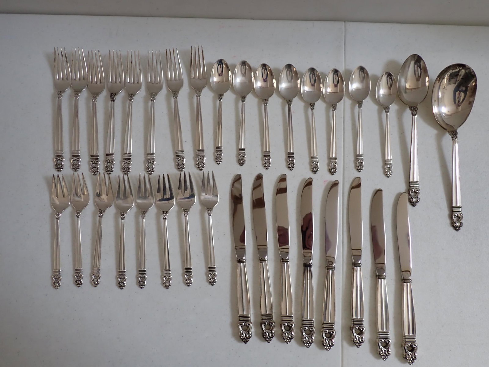 International Sterling Royal Danish Flatware Set: 34 pieces - 40.1 troy ounces. Weighed without knives