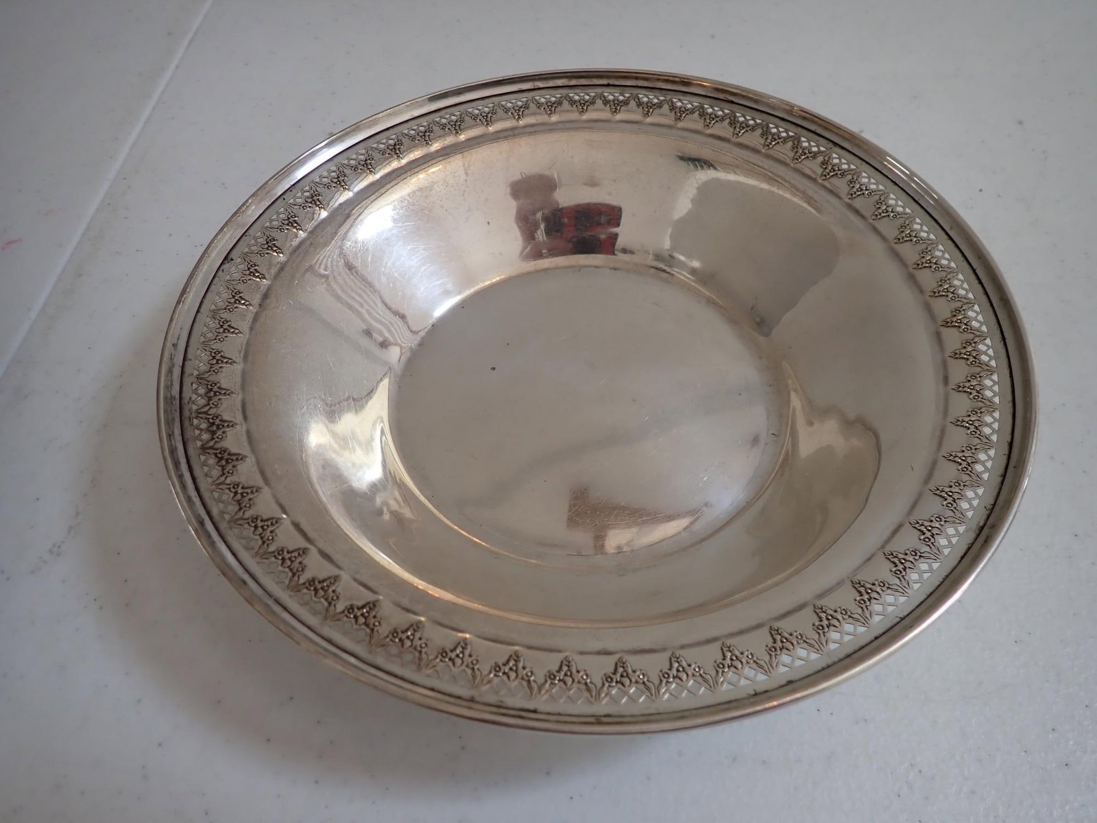 Sterling 9" Reticulated International Bowl: 1 3/4" high. D4-1 International Sterling. 5.9 troy ounces.