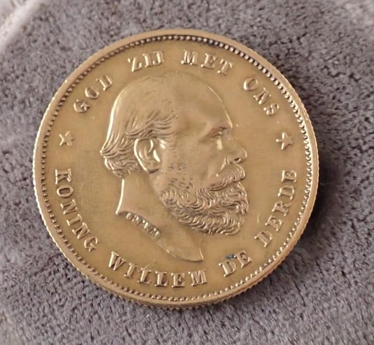 1876 Dutch 10 Guilder Coin: Coin has metal on reverse where it was attached to jewelry at one time.