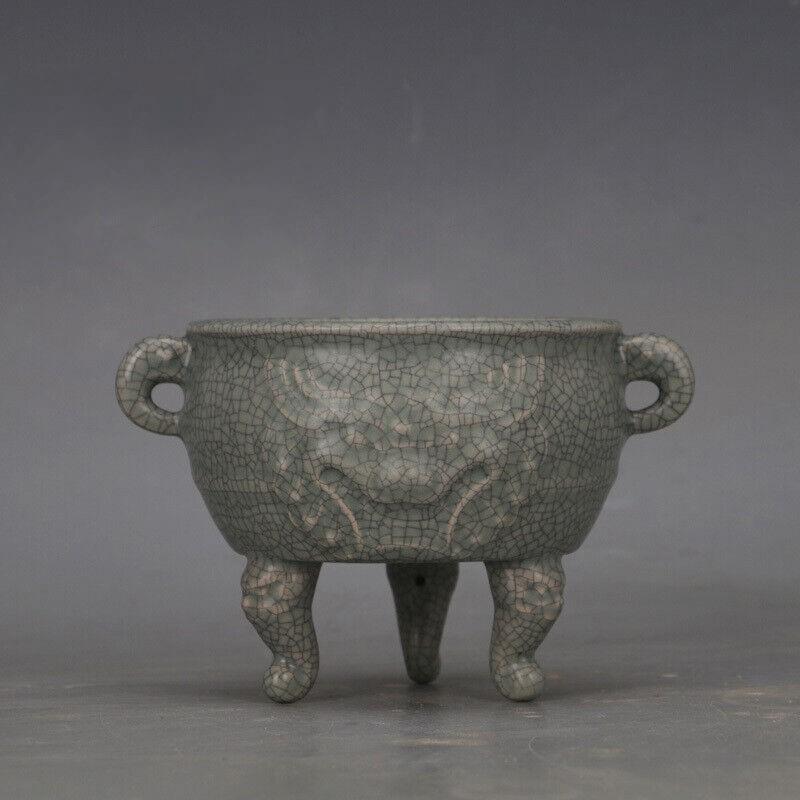 Chinese guan kiln porcelain incense burner: Size: Width 12 cm - Height 11 cm Materials: Porcelain Time Period: Song dynasty Manufactured Date: 10th-c Period Origin: China