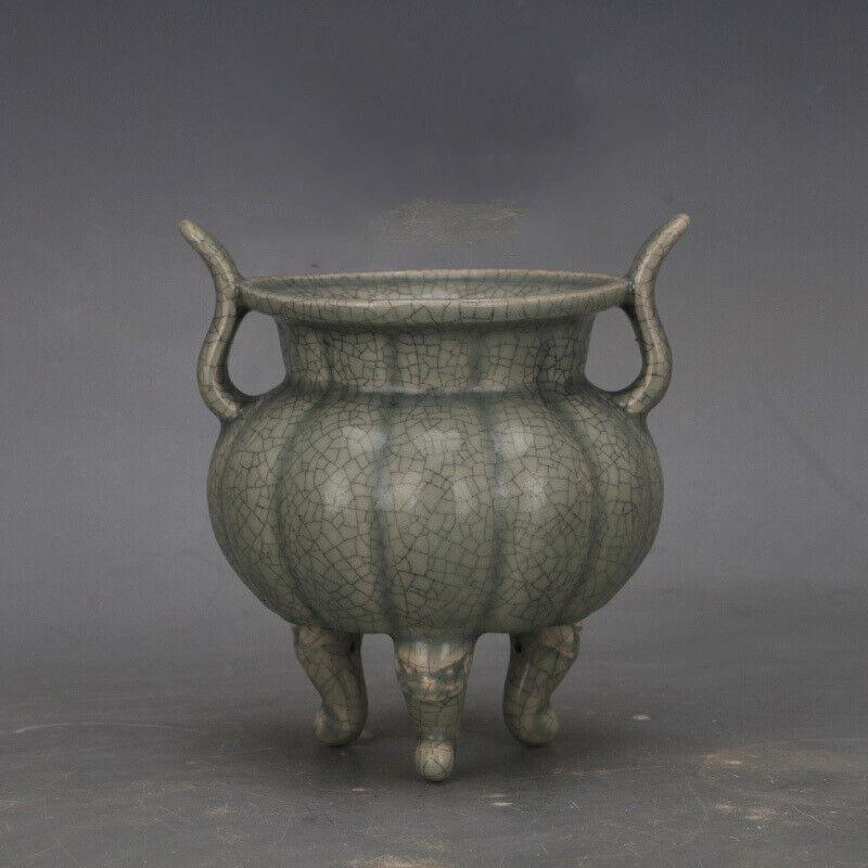 Chinese guan kiln porcelain incense burner: Size: Width 12 cm - Height 15 cm Materials: Porcelain Time Period: Song dynasty Manufactured Date: 10th-c Period Origin: China