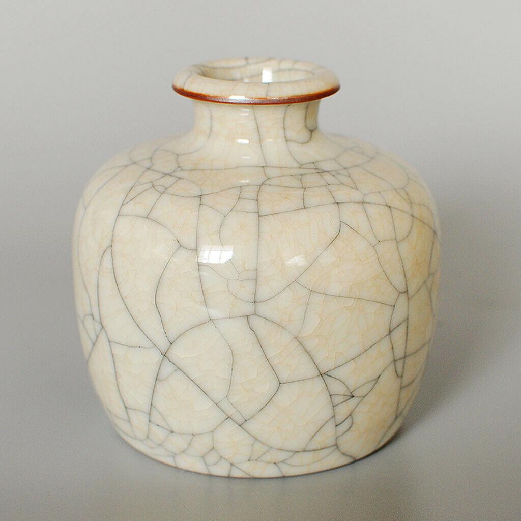 Chinese white crackle porcelain pot: Size: Width 10.5 cm - Height 10.5 cm Materials: Porcelain Time Period: Ming dynasty Manufactured Date: Chenghua Period Origin: China