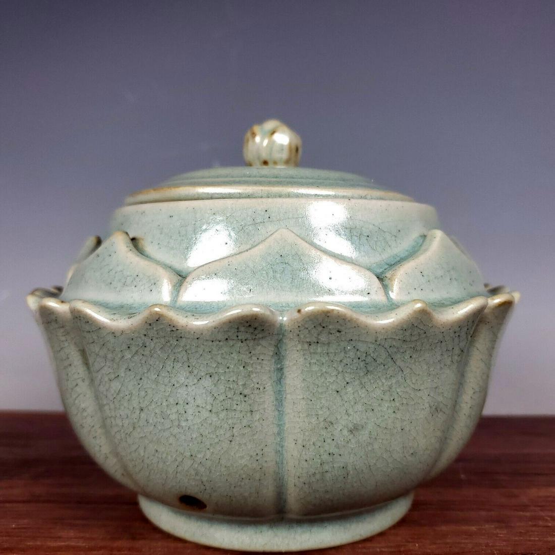 Chinese ru kiln porcelain incense burner: Size: Width 14 cm - Height 12.4 cm Materials: Porcelain Time Period: Song dynasty Manufactured Date: 10th-c Period Origin: China