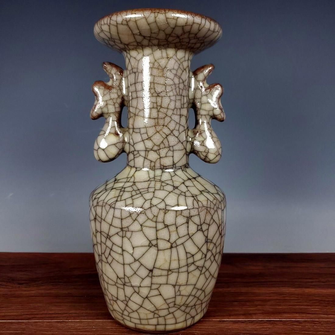 Chinese ge kiln porcelain vase (1 of 9)