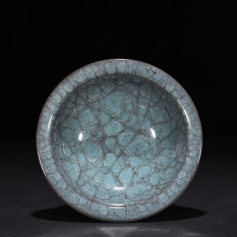 Chinese guan kiln porcelain washer: Size: Width 17.5 cm - Height 6 cm Materials: Porcelain Time Period: Song dynasty Manufactured Date: 10th-c Period Origin: China